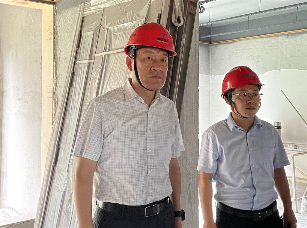 李彪調(diào)研悅瓏灣五期、悅達(dá)889錦鄰時(shí)強(qiáng)調(diào)：堅(jiān)持高標(biāo)準(zhǔn)嚴(yán)要求，抓好項(xiàng)目工程質(zhì)量進(jìn)度，嚴(yán)把選材品質(zhì)環(huán)保關(guān)，確保項(xiàng)目如期交付、順利亮相