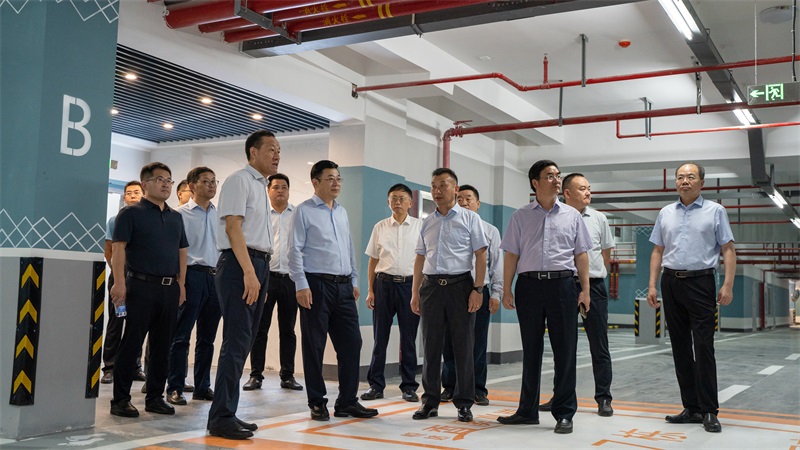 張乃文調(diào)研地產(chǎn)在豐有關(guān)項(xiàng)目時(shí)強(qiáng)調(diào)：全力以赴抓好項(xiàng)目建設(shè)，打造品質(zhì)標(biāo)桿，塑造悅達(dá)品牌，助力地方城市建設(shè)和人居改善