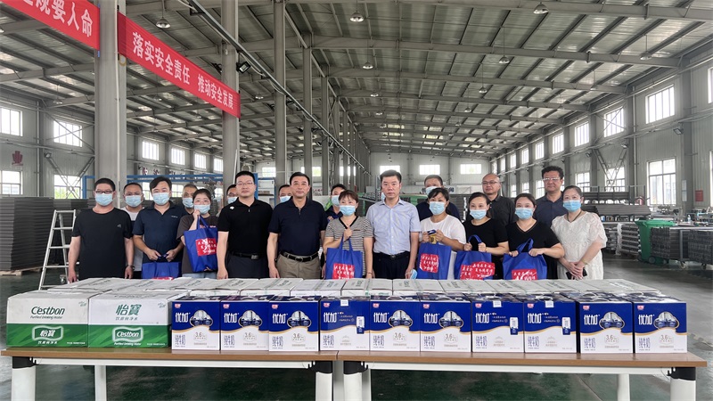 平臺工會與安全生產(chǎn)條線聯(lián)合開展“夏日送清涼”活動