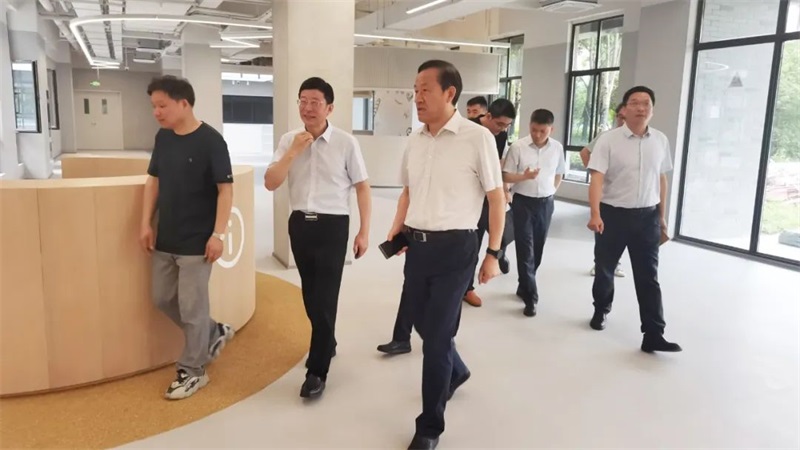 李彪調(diào)研十里香溪、悅達(dá)頤家健康生活中心項目