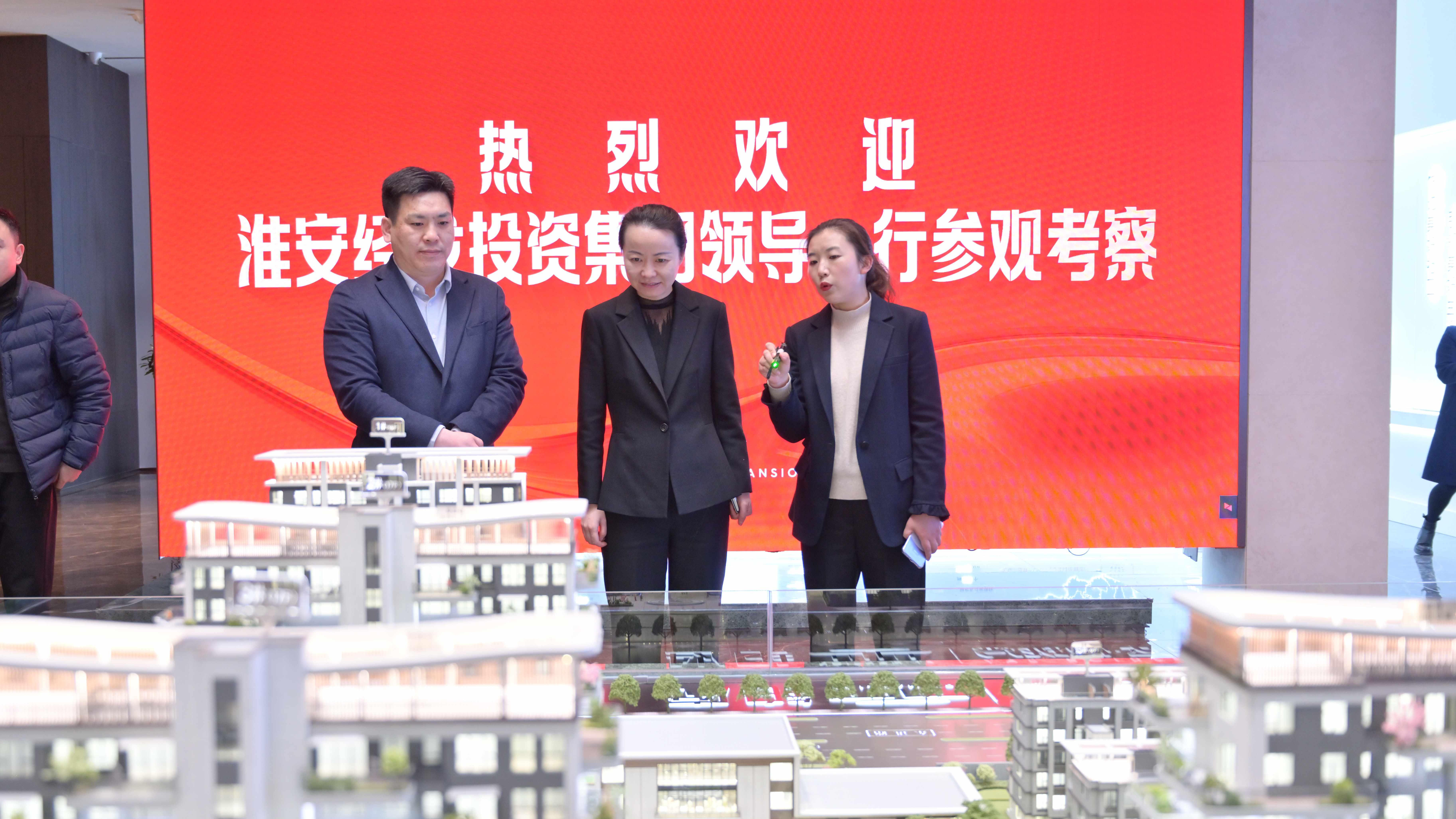 淮安經發投資集團黨委副書記、總經理肖琴一行來鹽參觀交流